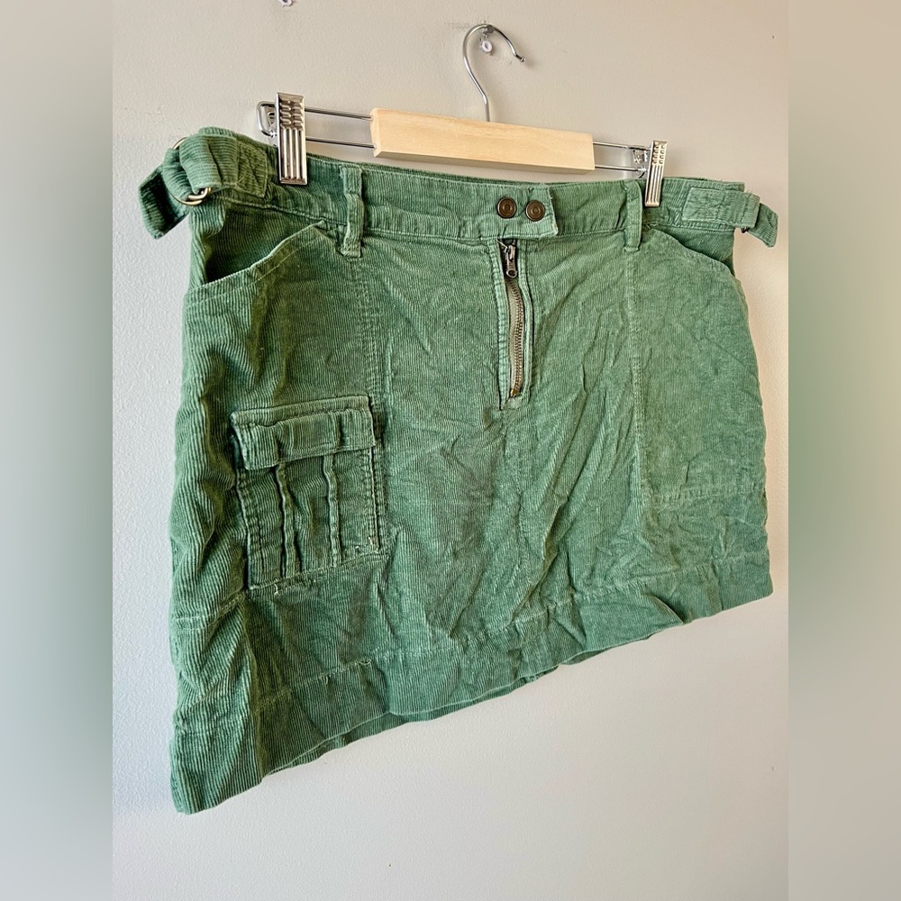 Y2K Green Corduroy Mini Skirt Snap/buckle details - grunge baddie preppy retro - Picture 3 of 10